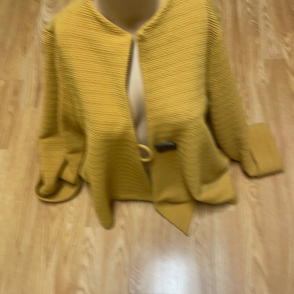 I c by Connie k Size M Gold upscale stylish jacket. Nice condition - Picture 1 of 9